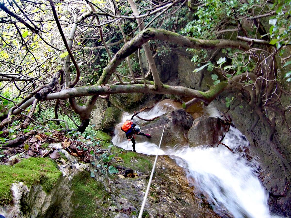 Canyoning_Siscia_abseiling_deviator